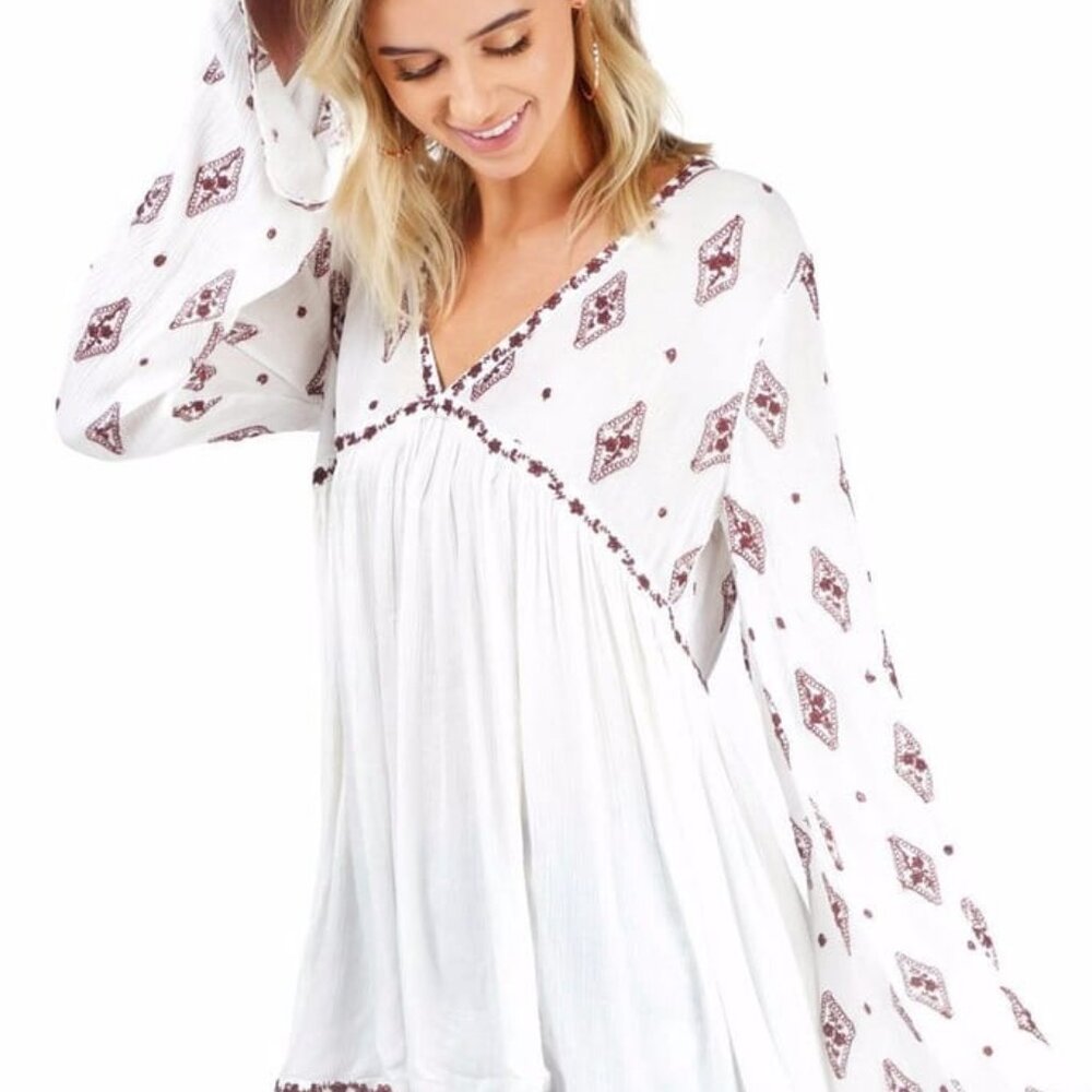 FREE PEOPLE! Beautiful white w/ maroon embroidery Hippie Boho top S